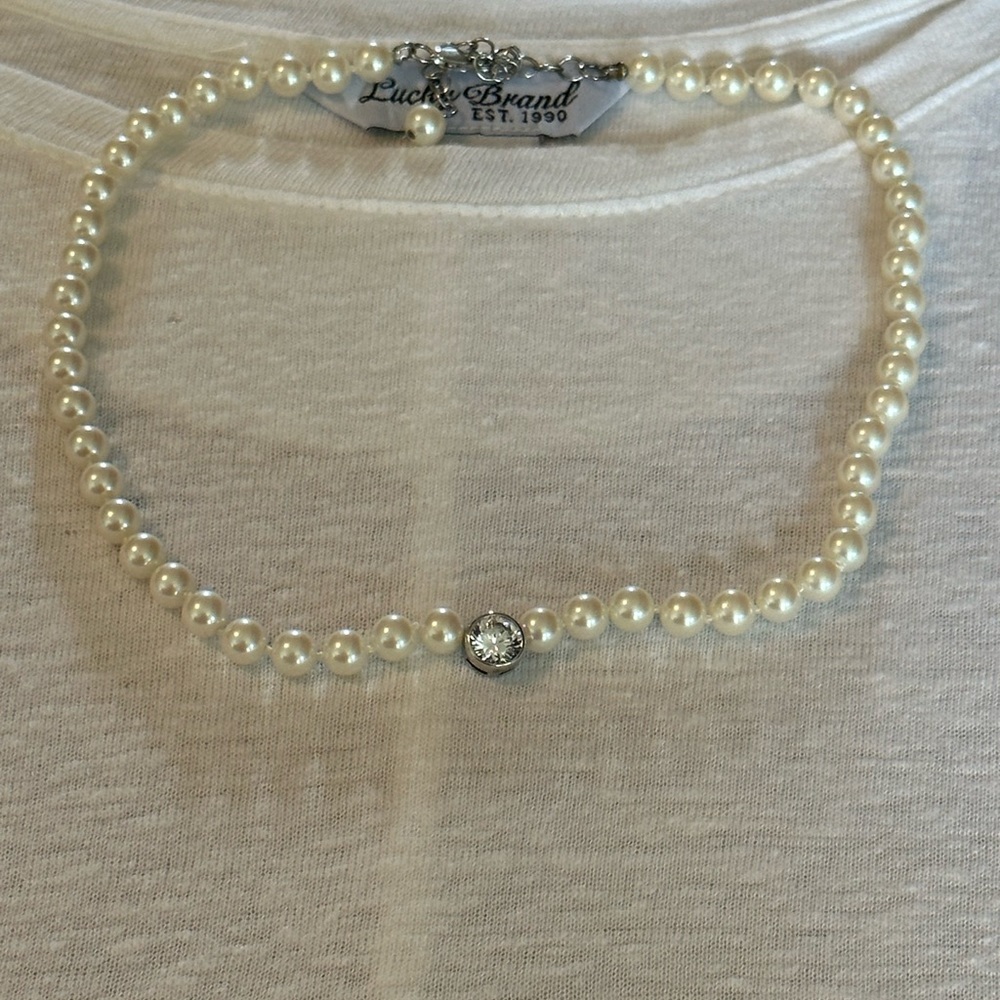 Pearl Necklace with Crystal in Center Of Strand
